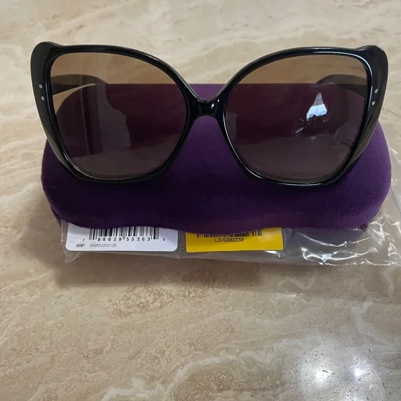 Ladies Gucci Sunglasses - Picture 1 of 4